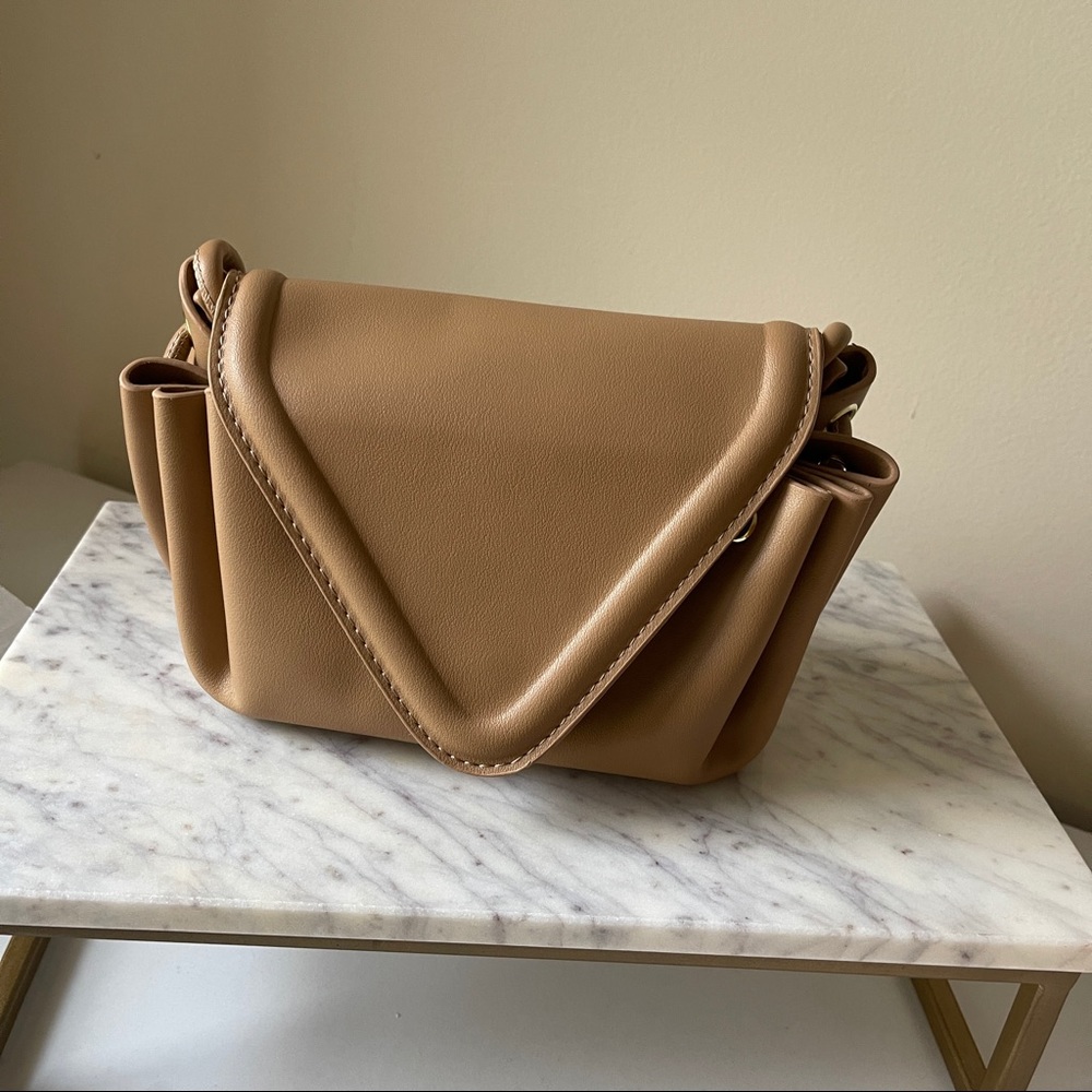 Drawstring crossbody - Picture 7 of 12